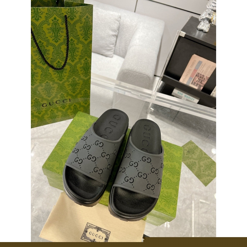 G*u*i slippers